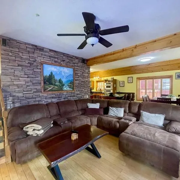 Cabin 7 sleeps 8 BEAUTIFUL BOULDER BAY, BIG BEAR, hôtel à Big Bear Lake