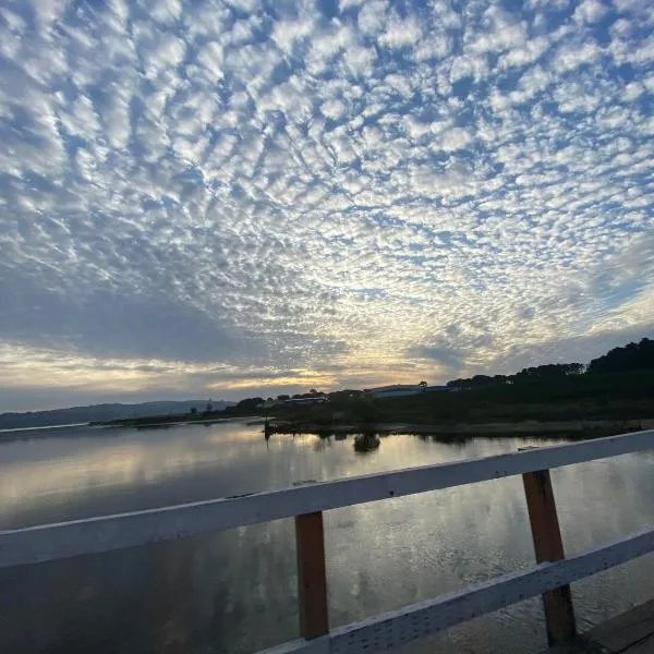 Hospedaje entre ríos Caipulli, hotel v destinaci Ancud