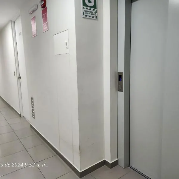HABITACIÓN AMOBLADA EN DEPARTAMENTO MODERNO CERCA a AEROPUERTO AREQUIPA, hotel en Arequipa