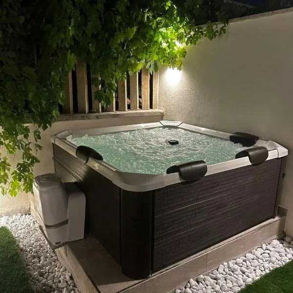 Luxury Apartment Collection Sea Suite Jacuzzi, ξενοδοχείο σε Passoscuro
