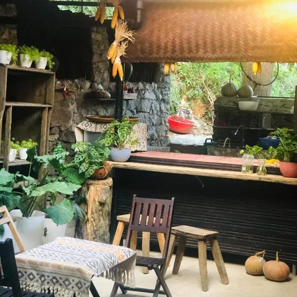 Le Petit Home, ξενοδοχείο σε Dong Van