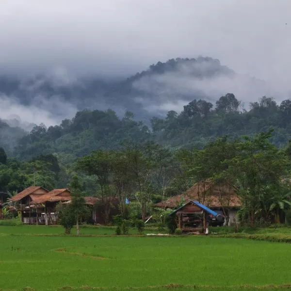 PANAKLUEA Cottage & Crafts - พนาเกลือ、Ban Khamのホテル