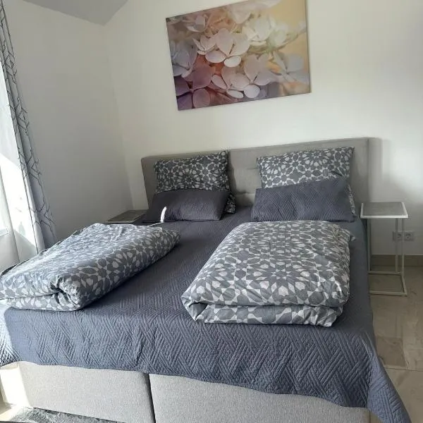 Two-room apartment with fully equipped kitchen near S8 station, hotel v Mnichově