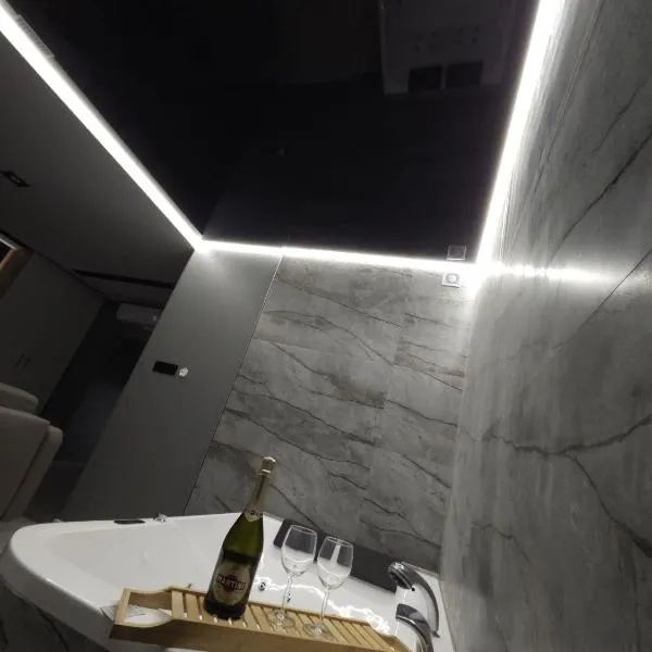 Apartament w Centrum z Jacuzzi, prywatny parking klimatyzacja 3, hotel di Radom