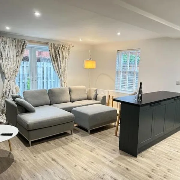 Gorgeous 2 bed apartment with free parking near, Sefton Park, Palm House, Lark Lane, Liverpool and Everton football clubs, hotel in Liverpool