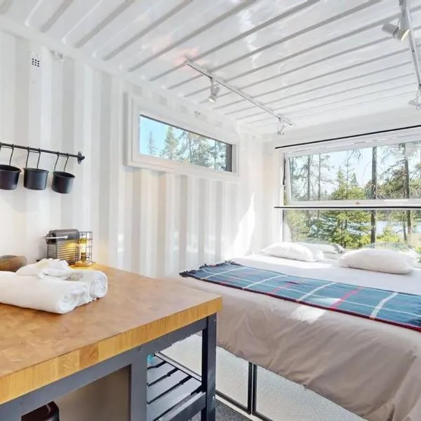 Öbois Charlevoix - ÖBox lake view, hotel v destinaci Saint-Siméon