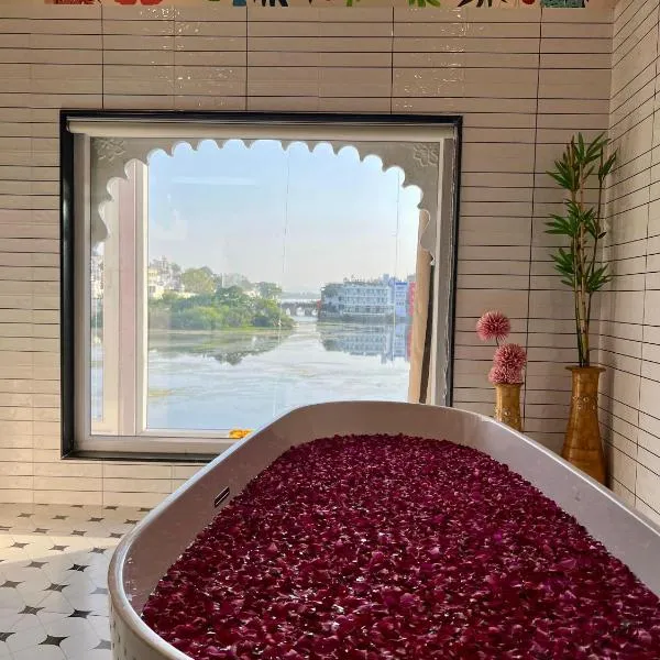 Natural Lake View Hotel, hotel a Udaipur