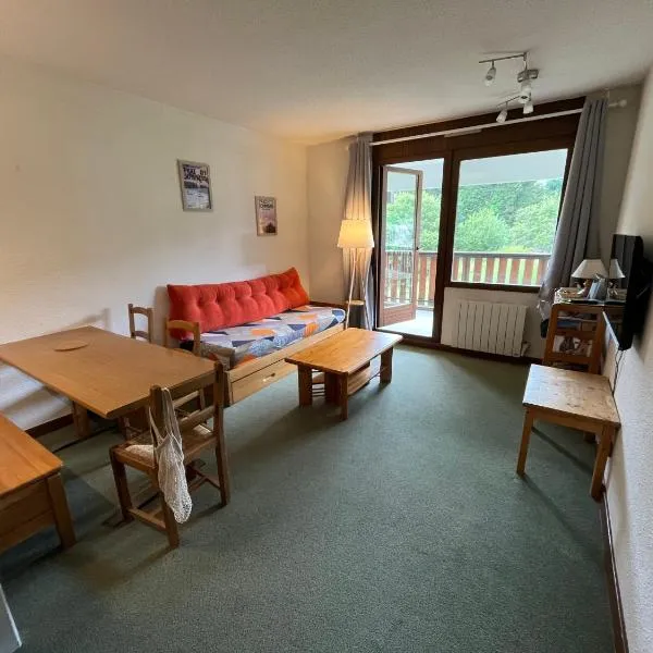 Appartement PRAZ DE LYS TMB, hotel in Taninges