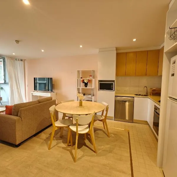 Luxury 2BR apartment in the heart of CBD, hotel in Adelaide