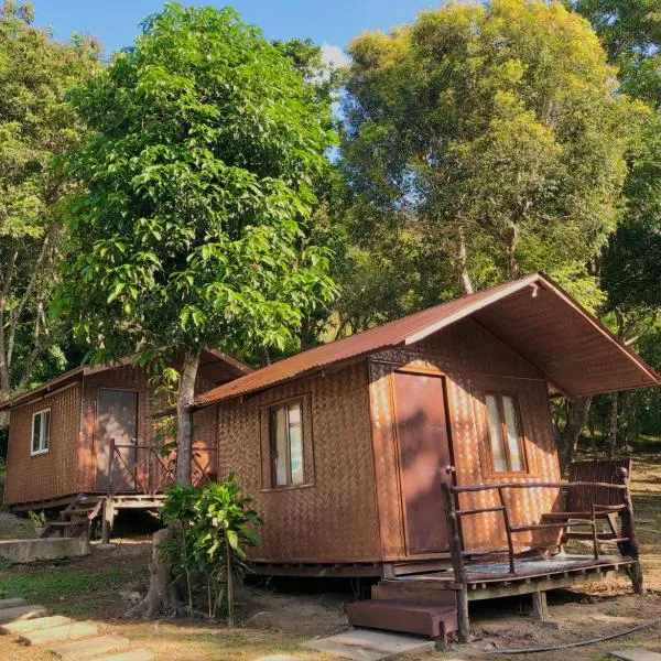 Mount Avangan Eco Adventure Park, hotel en Corón