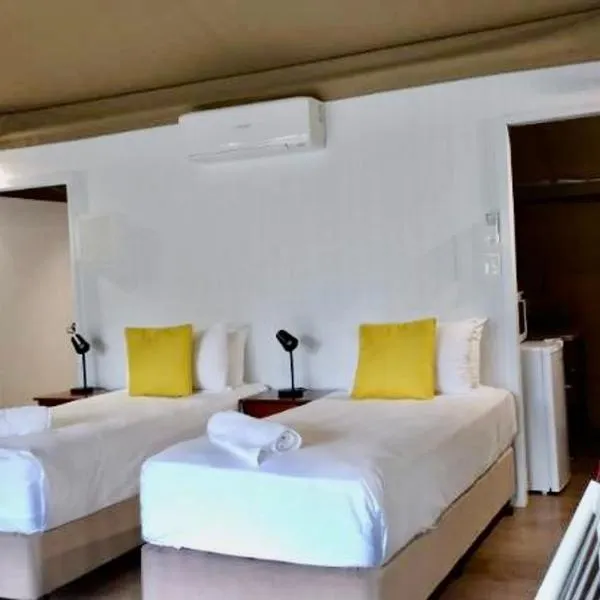 Safari Tent 7 Accessible, hotel in Nelly Bay