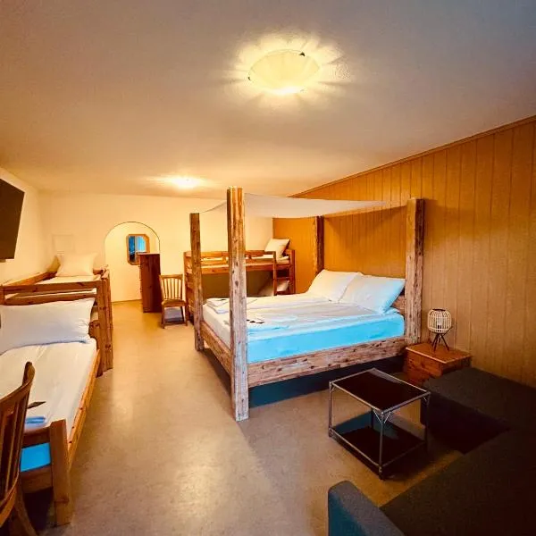 Spacious Studio in Swiss Alps, hotel in Klosters Serneus