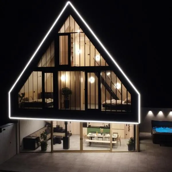 Pine Chalet - sauna & jacuzzi, hotel in Smižany