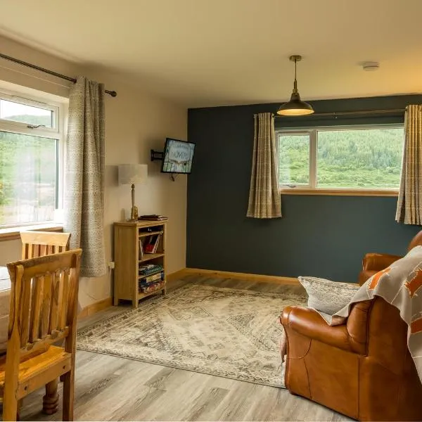 Taigh Geal Apartment, hotel in Portree