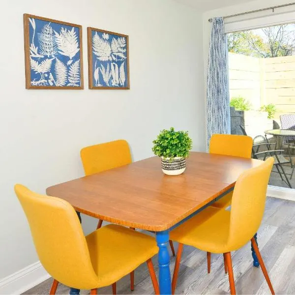 Jennifer's College Hill Apartment Private Entry & Patio, hotel in Providence