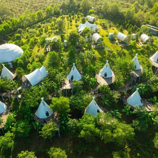 Panorama Glamping, hotel di Ðịnh Quán