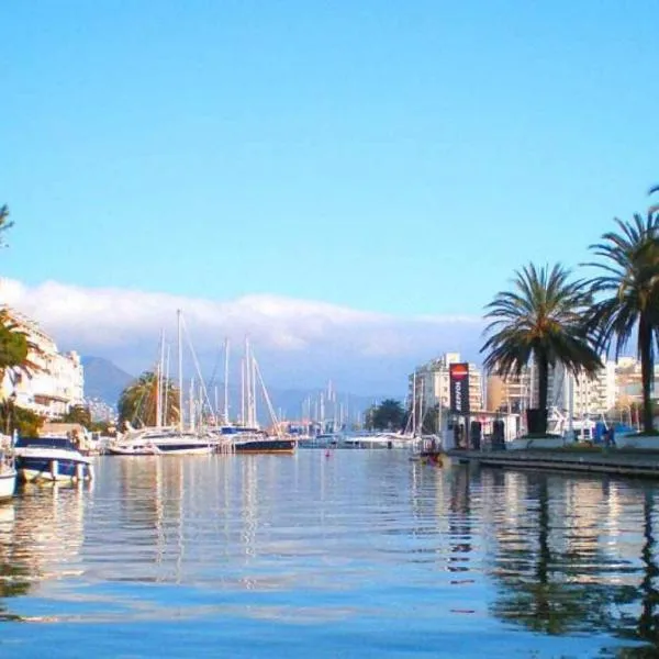 Jouvacations Villa 3 Freser con piscina compartida、エンプリアブラバのホテル