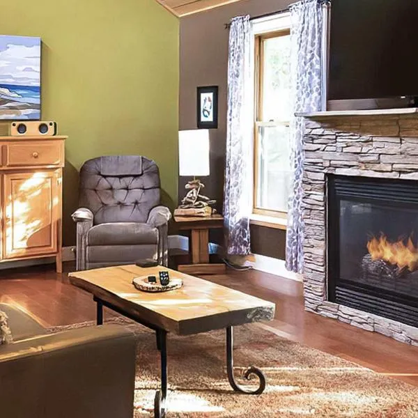 2BR Cottage Surrounded by Nature, hotel in Tobermory