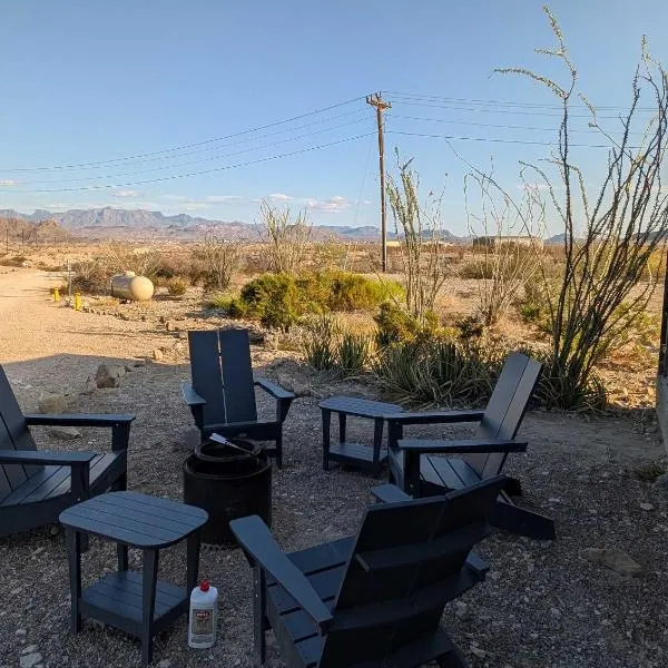 Container Home at Stardust Big Bend 5 min from Park, hotel a Terlingua
