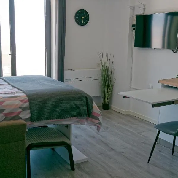 New CP High floor luxury studio with runway and sea view, hotel v destinaci Gibraltar