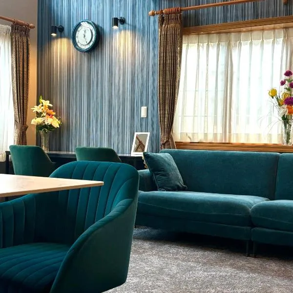 Five room 120 SKY TREE SENSOJI FreeParking 1292sqft, hotel v Tokiu