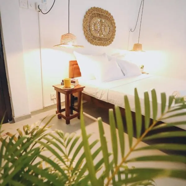 Island Diaries Hostel, hotel in Katunayake