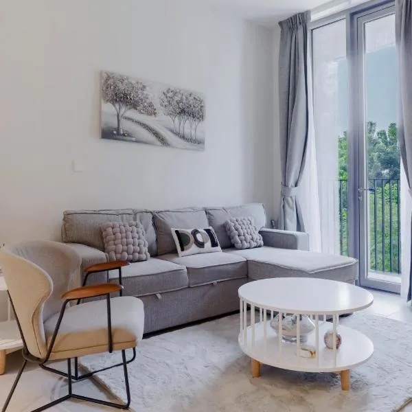 Sahab - Stunning 1BR with Terrace at the Bolivard, хотел в Шарджа