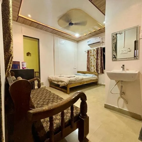 Sun n sand holiday home, hotel in Malvan