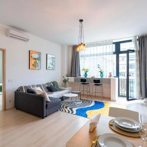 J Home - Designer Apartment near Buda Castle - Sleeps 6 - 12 with next door, hotel em Budapeste