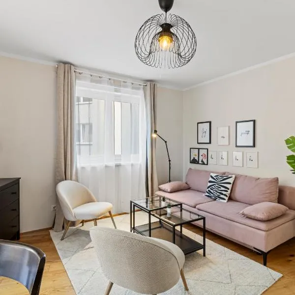 Free Parking I Balcony I 5 min to Train Station, hotel i Wien