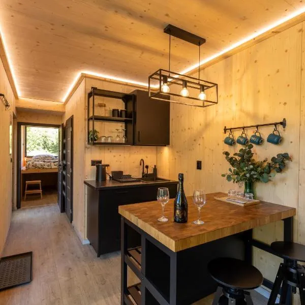 Glamping Pod Lipami, hotel in Dolní Bečva