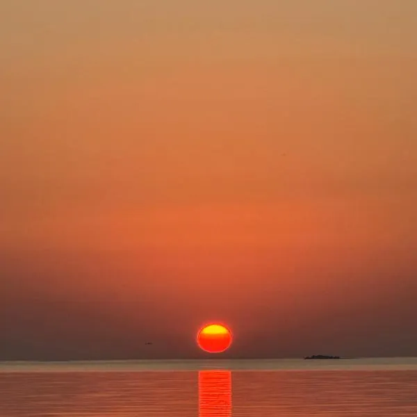 99 steg från Vänerns strand, ξενοδοχείο σε Sjötorp