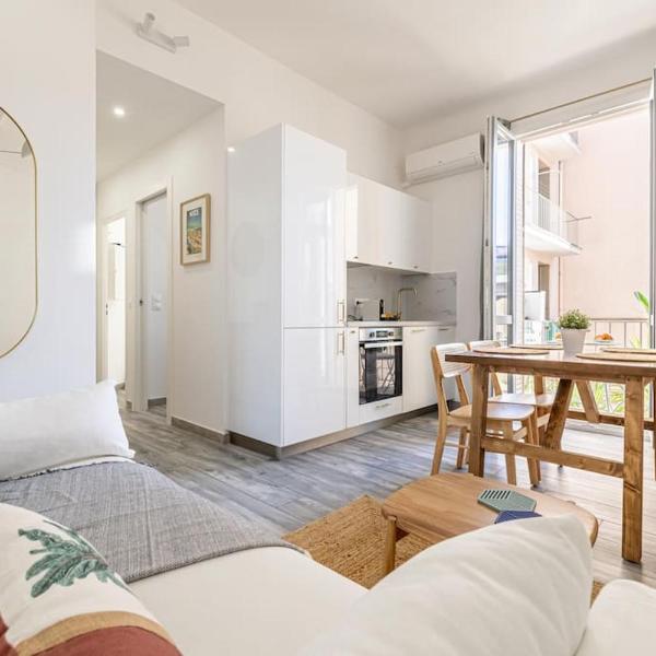 Charming Apt Nice Port Place du Pin with Balcony, Ницца