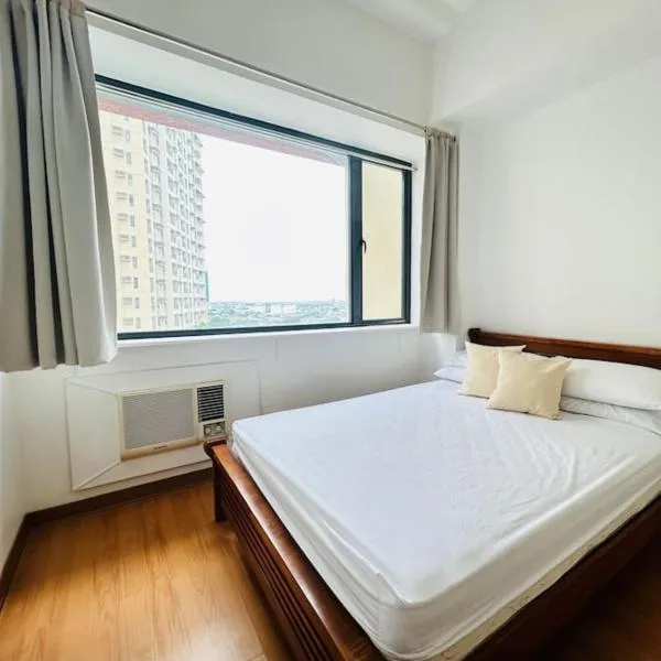 Budget Accommodation at Ace Suites by the Famous Indoor Water Spa, hotel in Manila