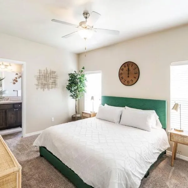 TJ Rancher Home, Wifi, King Beds, hotel en Twin Falls