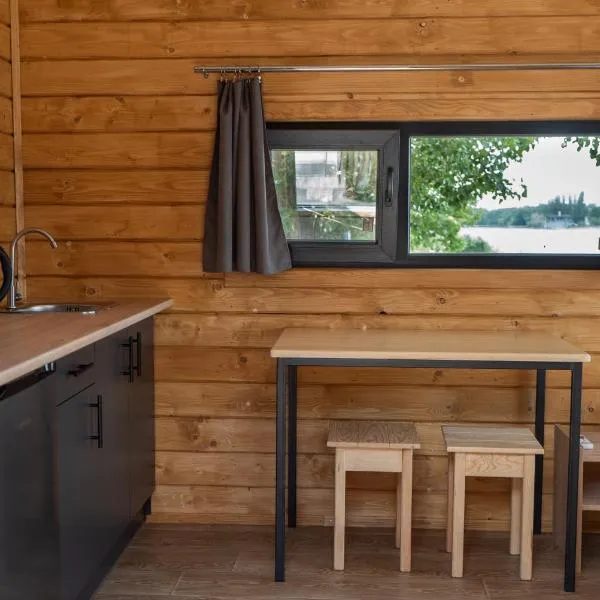 Будиночок з панорамою на річку, hotel v destinaci Kudashevka