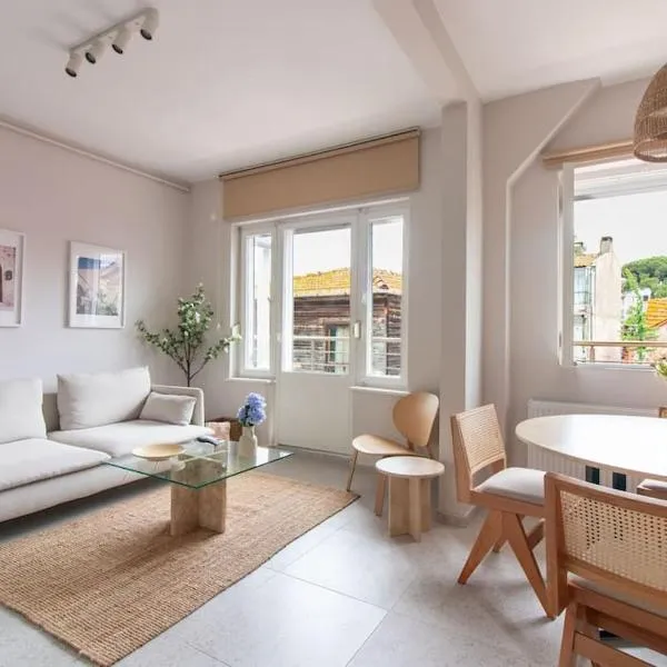 2BR Flat W Modern Touches, hotel in Adalar