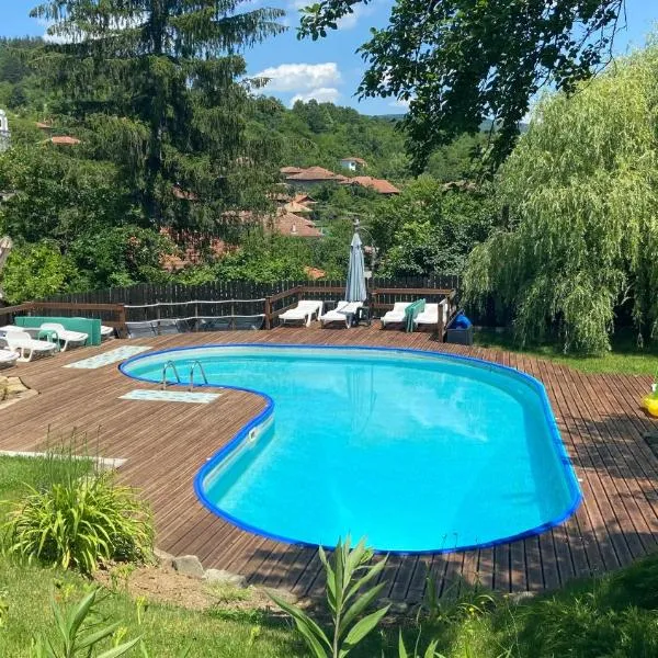 Lavender and Poppy cottages, hôtel à Bebrovo