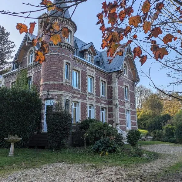 Chambre d'hôte - petit château à la campagne، فندق في Saint-Aubin-Epinay