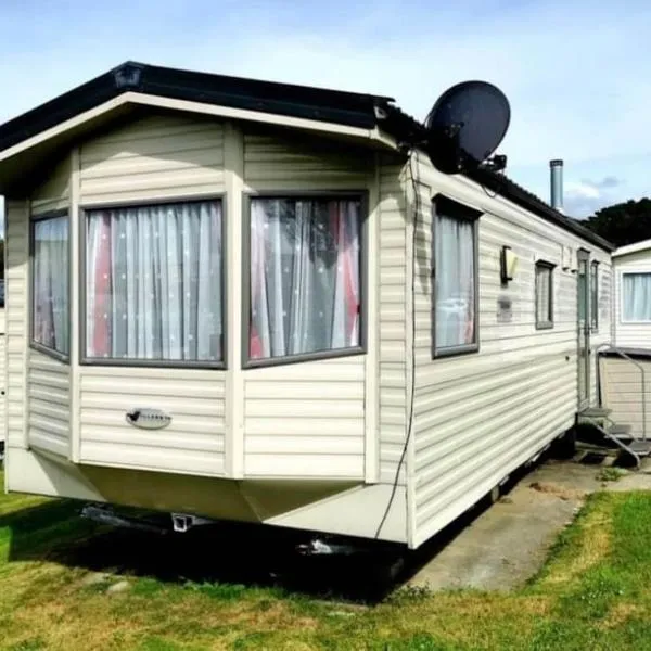 Holiday home 5 minutes from Porth beach, hôtel à Newquay Bay Resort