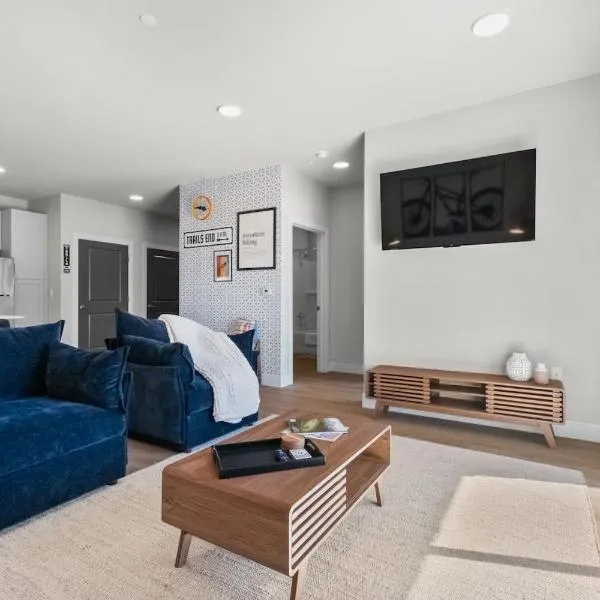 Trails End Here, King Bds Furnished Lux Apt & Gym, ξενοδοχείο σε Rogers