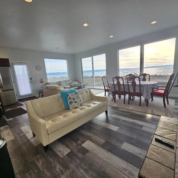 Modern Beachfront Stay at the Admiralty Retreat、コープビルのホテル