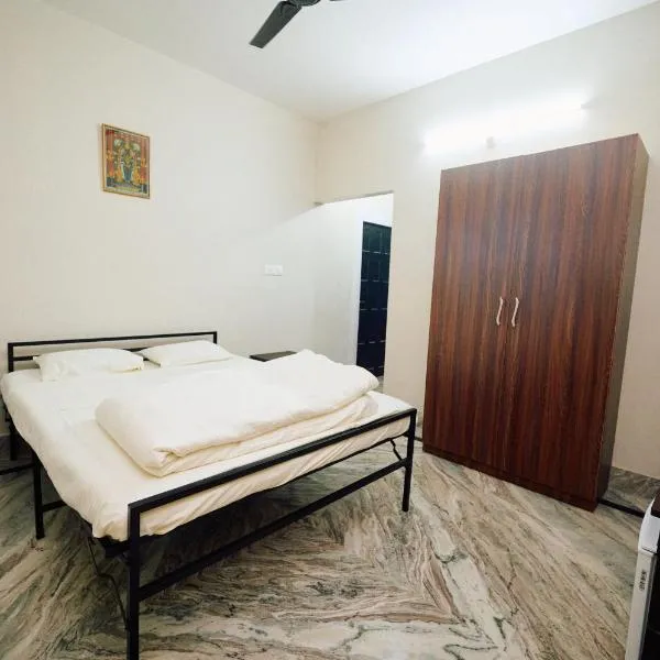 Shri Krishna Sharanam Guest House, hotel in mayapur