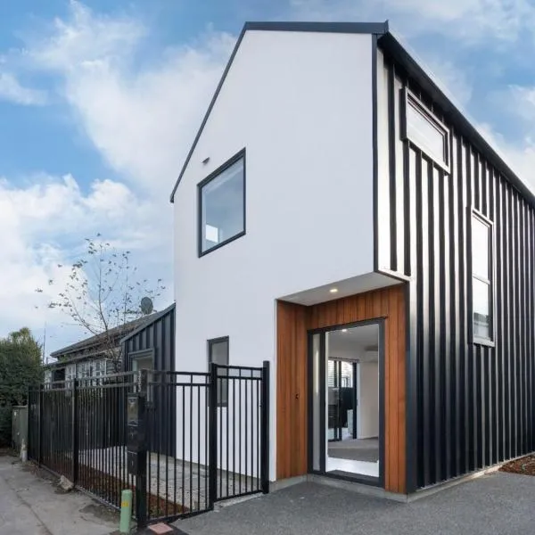 Groups Wanted Stylish 3BR City Pad 3 Baths Onsite Garage, hotel i Christchurch