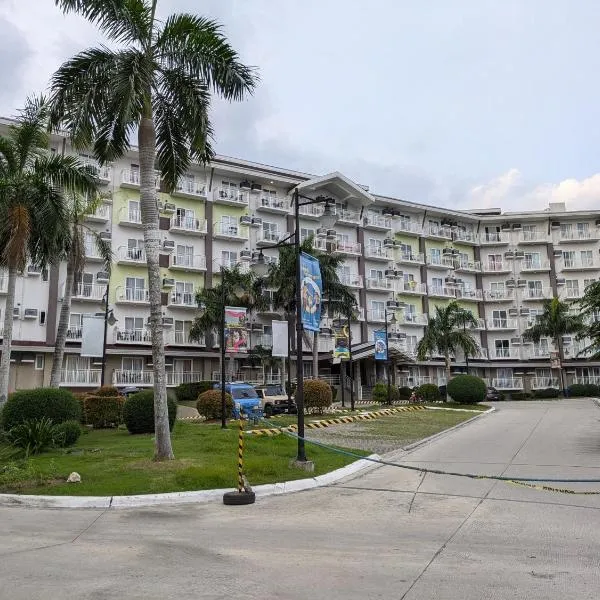 Near Airport, Affordable Coliving Space for Backpackers with Pool, Gym, and More, hotel en Pusok