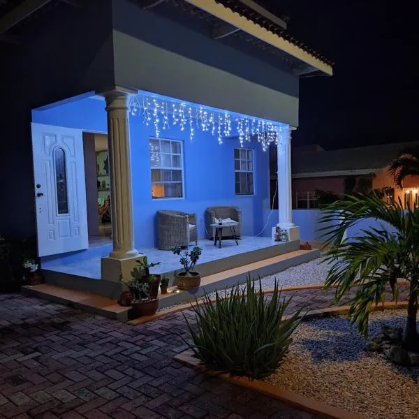 Sunset heights 2 bedroom appartment, hotel en Willemstad