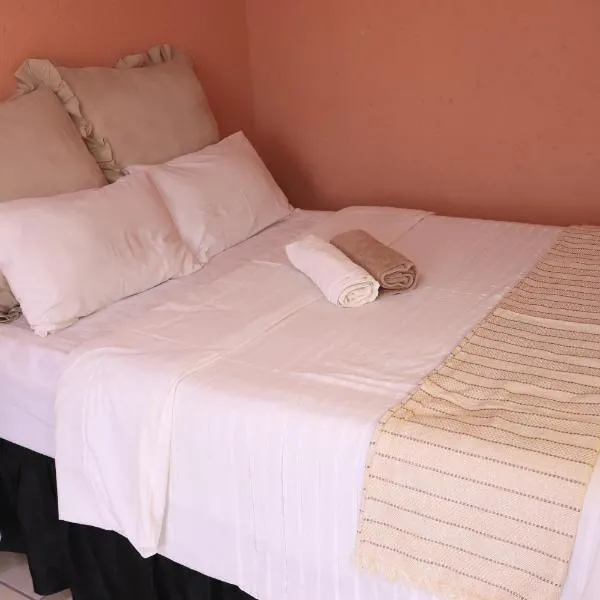 Thenjwas Sleep-Over Lodge, hotel v destinaci Nelspruit