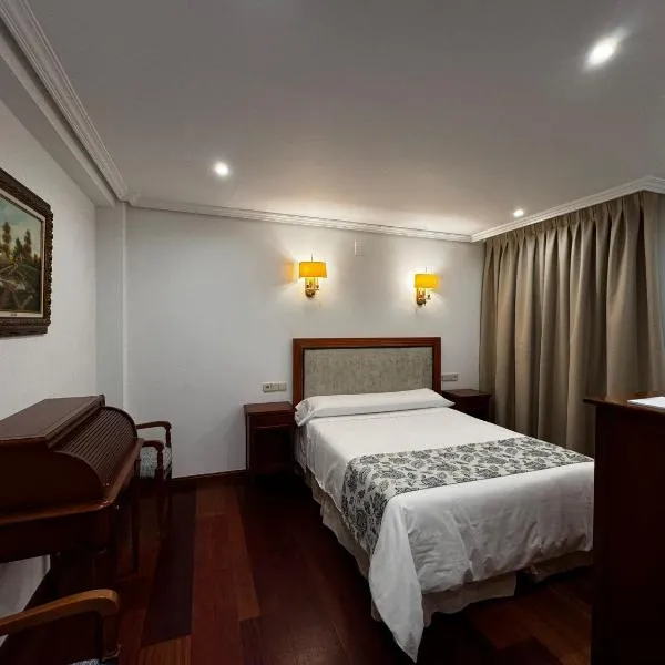 Hotel 103, hotel din Almadrones
