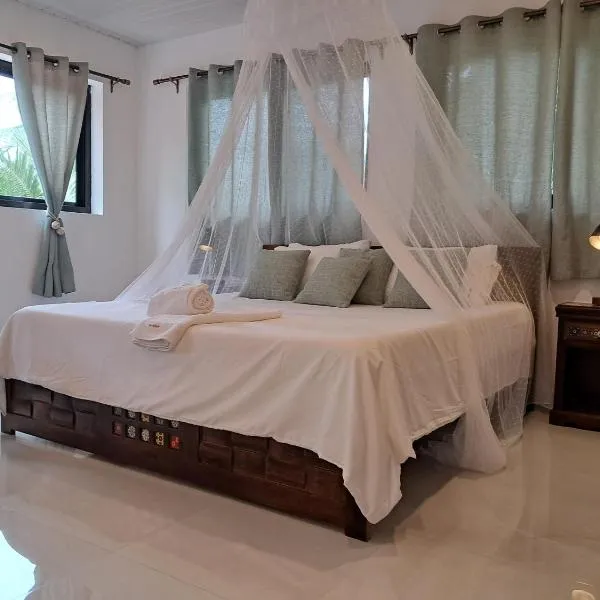 Jangala Baga Beach - French welcome, tropical garden, close to the beach, ξενοδοχείο σε Arpora