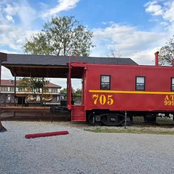 Unique Santa Fe Caboose Experience, khách sạn ở Brownwood
